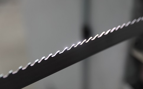 蓟州双金属带锯条产生切削噪音的原因具体有哪些？